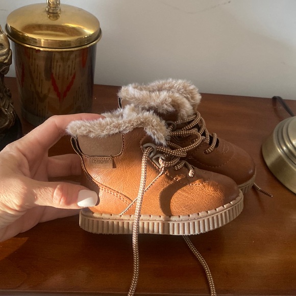 OshKosh B'gosh Other - Oshkosh toddler boots size 6